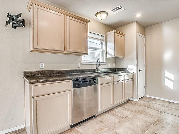 5th image of 10300 NW 45th St