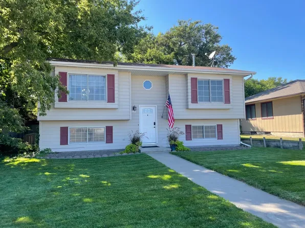 1408 G Ave, Gothenburg, NE 69138