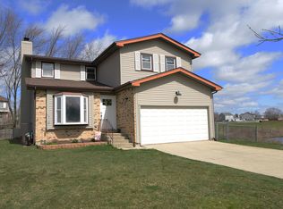 885 Shenandoah Dr, Carol Stream, IL 60188