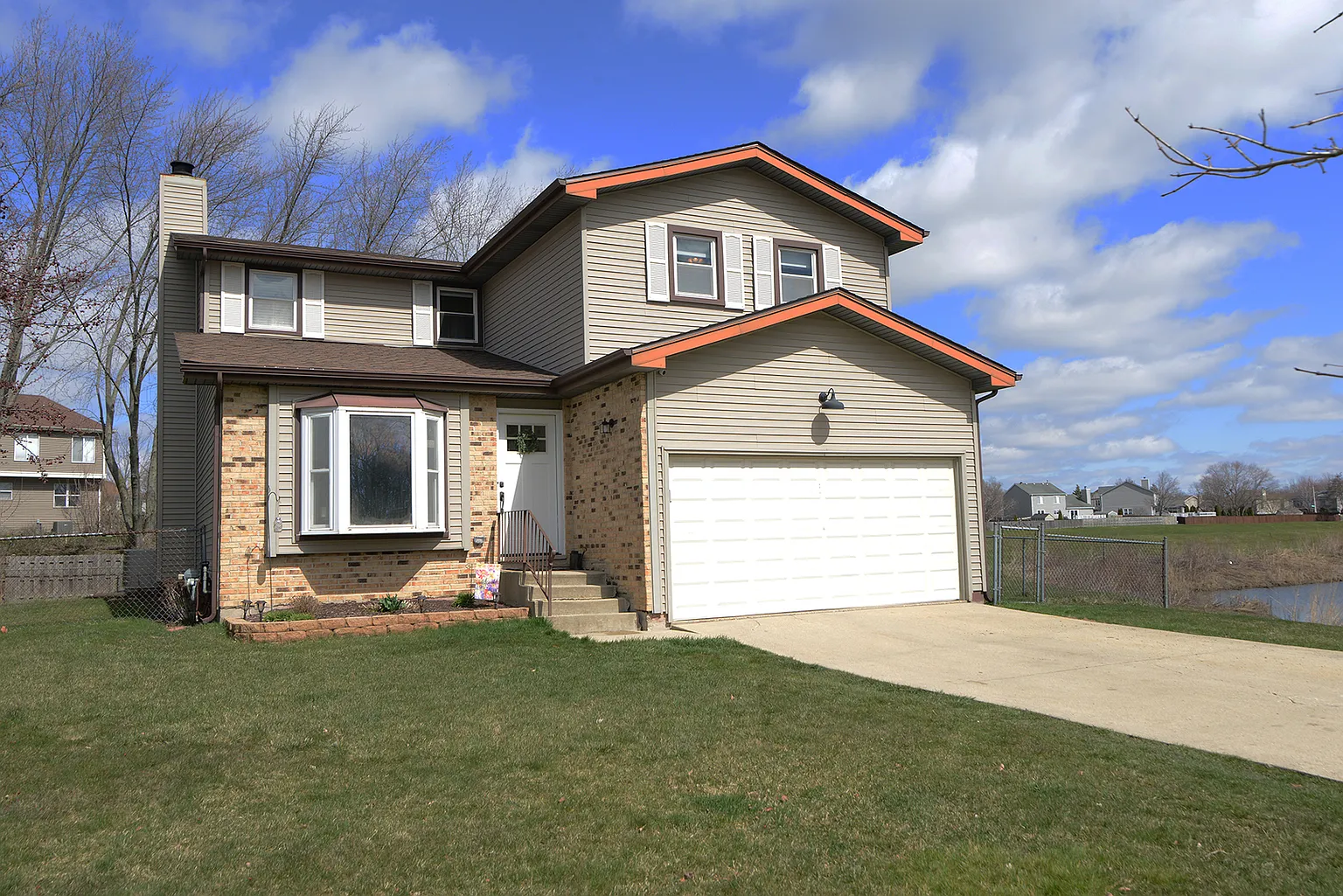 885 Shenandoah Dr photo 1