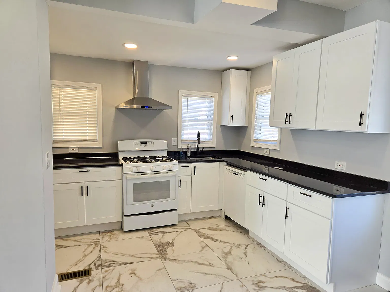 3 bed, 1460 sqft, $2,500 — Photo 3