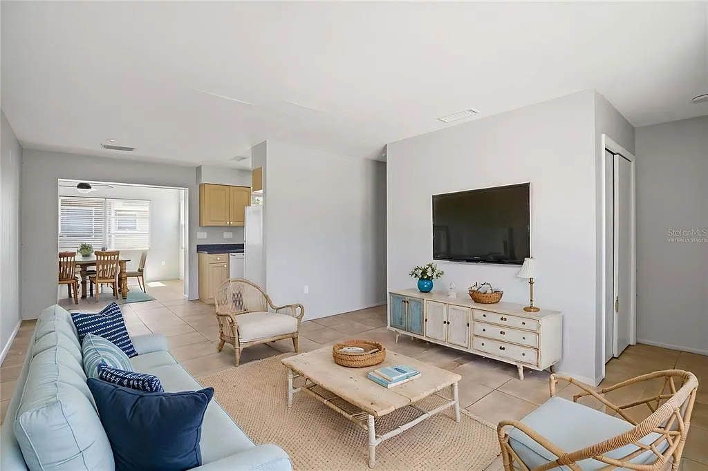 2 bed, 2.0 bath, 1156 sqft, $2,000 — Photo 4