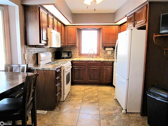 4th image of 1115 Woodland Ave