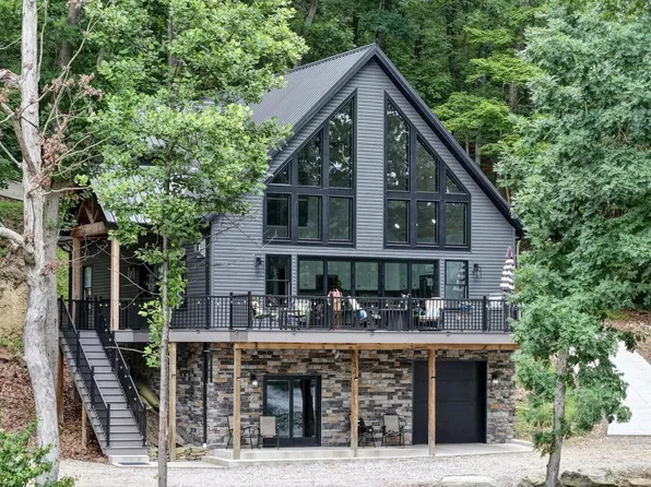 3190 E Buckhorn Dr, Millersburg, OH 44654