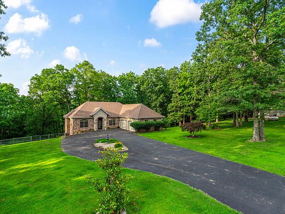 3rd image of 140 Stone Ridge Court