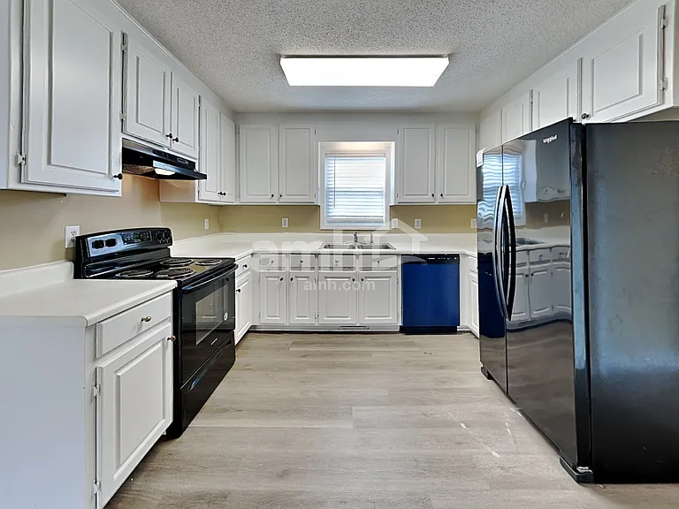 201 Walnut Creek Dr — Photo 3