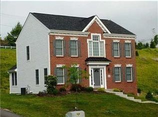 5018 Stags Leap Ln, Coraopolis, PA