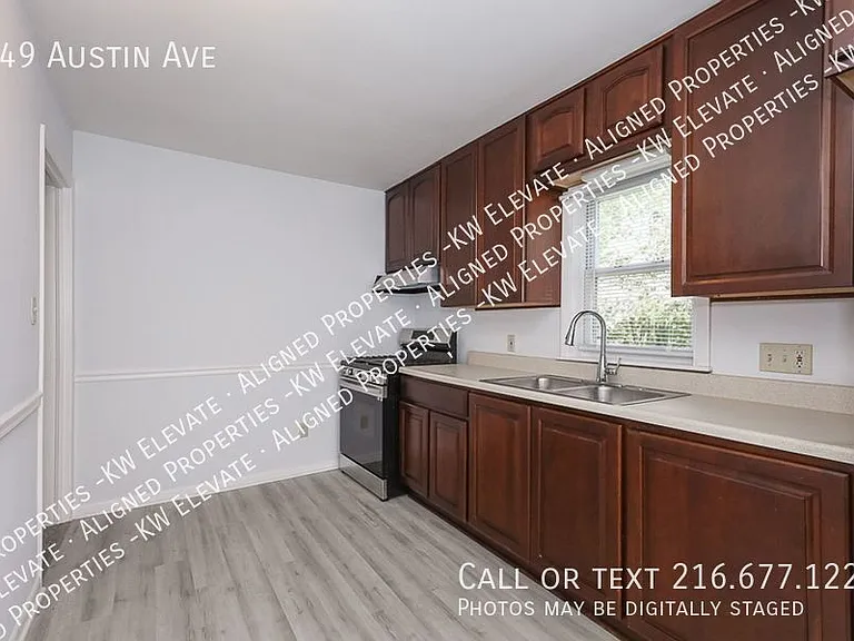 949 Austin Ave — Photo 2