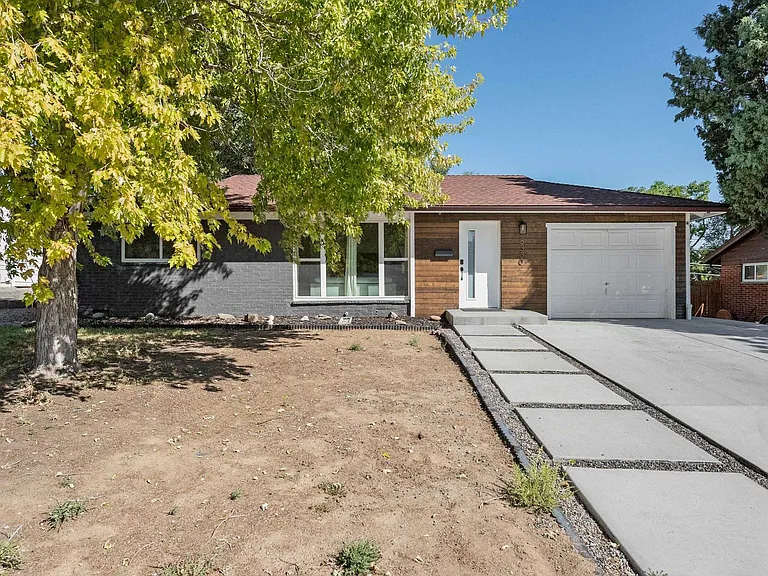 5330 Johnson St — Photo 19