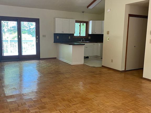 3rd image of 3214 Hamlet Dr