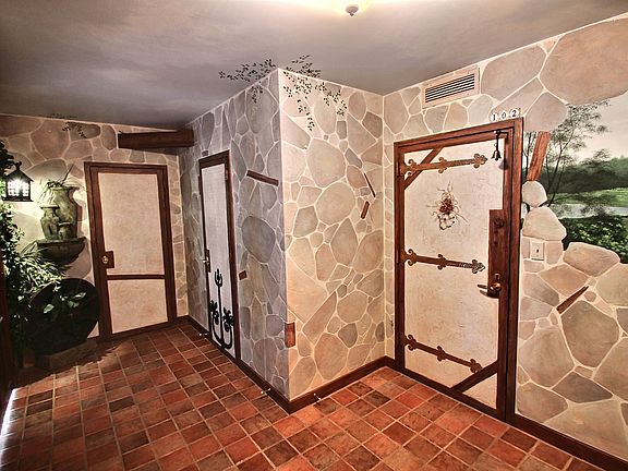 Enter into a touch of Italy