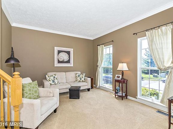 4th image of 9527 Newport Dr E