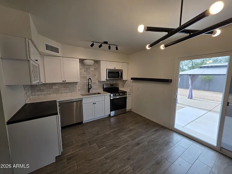 3735 E Claire Dr — Photo 6