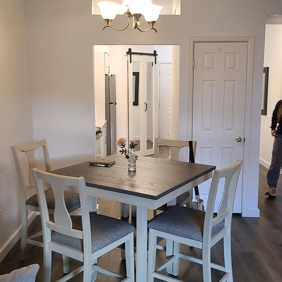 2 bed, 910 sqft, $2,200 — Photo 3