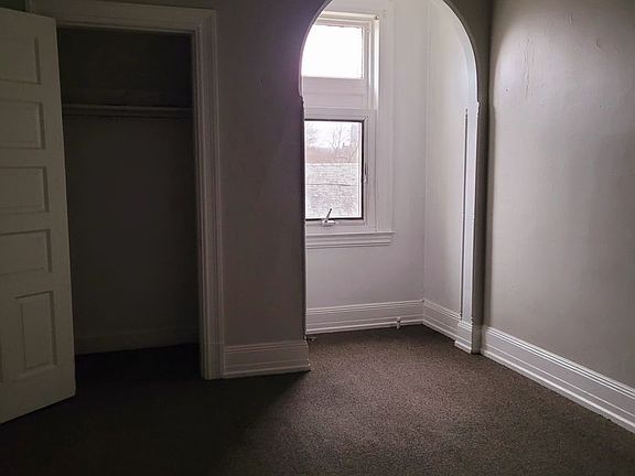 4th image of 117 E King St #3
