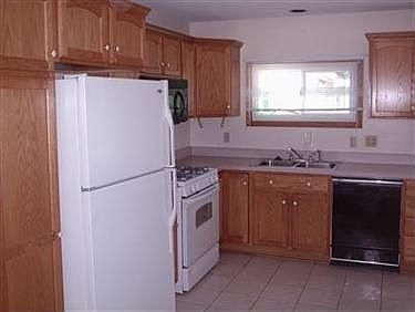4th image of 4151 Woodmere Dr