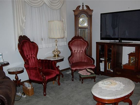 3rd image of 6 Greenwood Dr