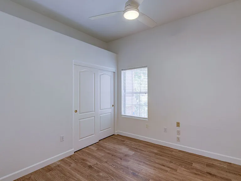5508 W Bluff Ave — Photo 16