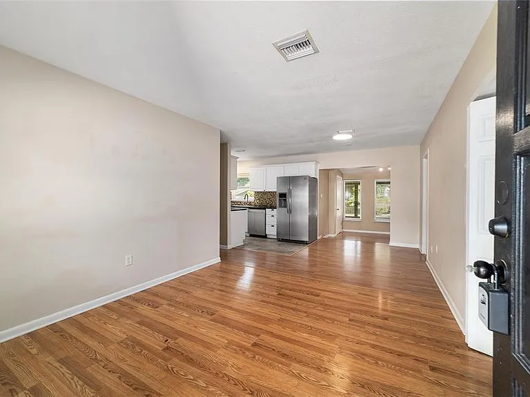 2936 SE 13th St — Photo 4