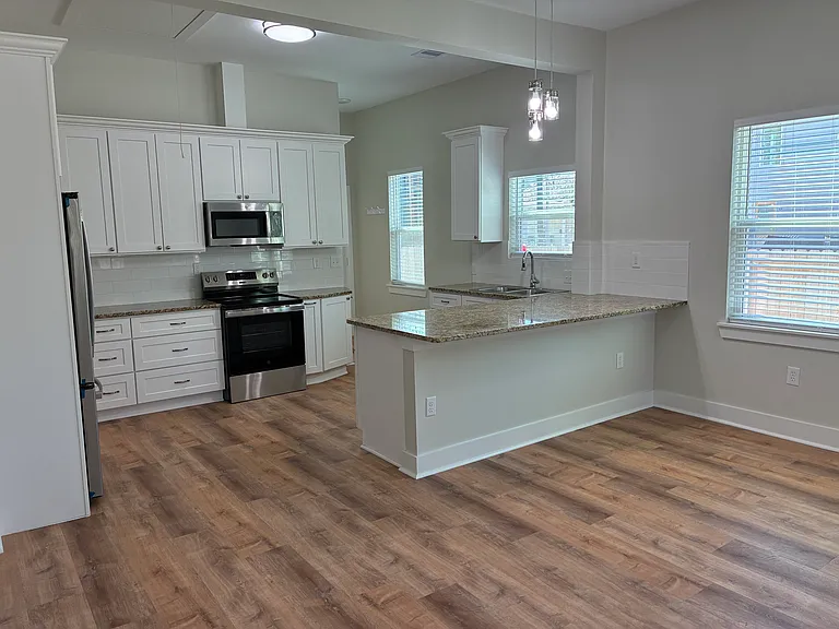 1604 Brooks St — Photo 3