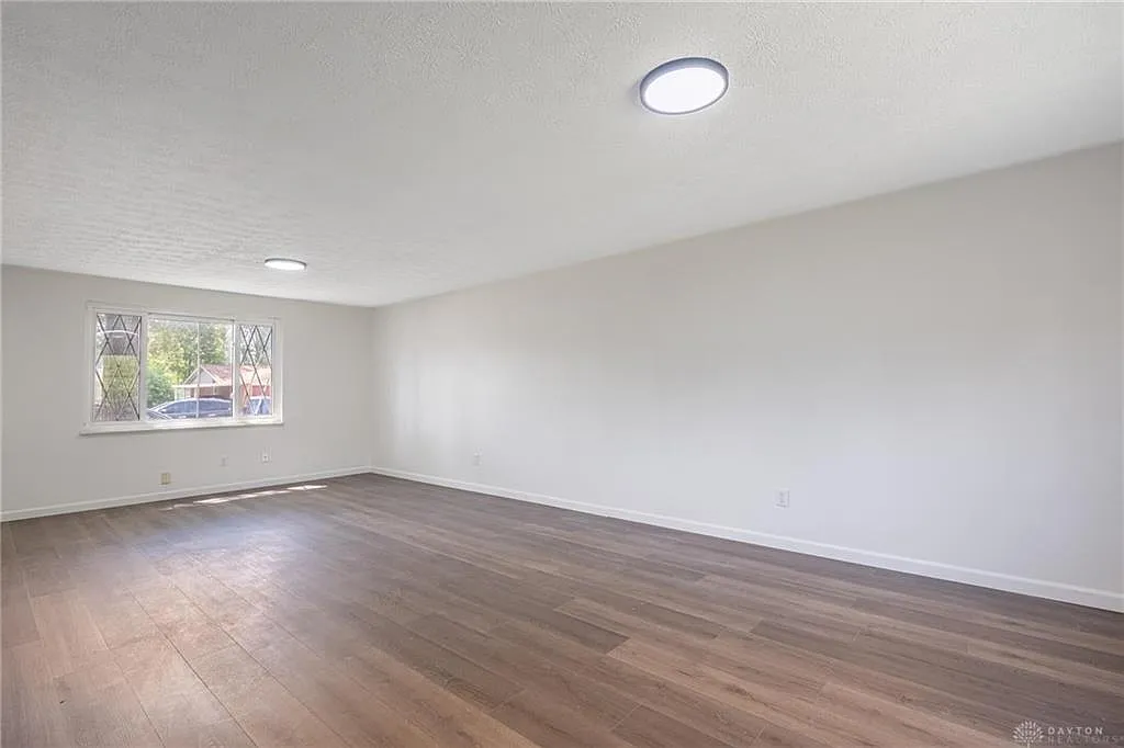 4 bed, 2.5 bath, 2052 sqft, $2,200 — Photo 4