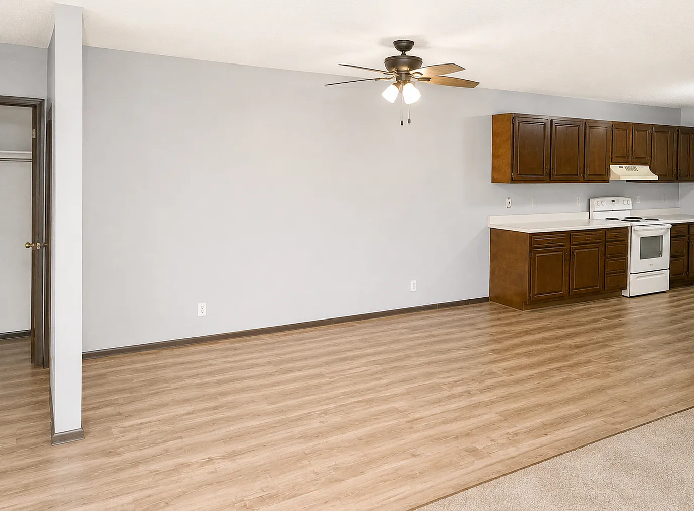 Lakeview Apartments — Photo 2
