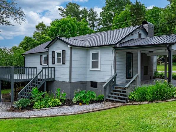110 Countryside Dr SE, Lenoir, NC 28645