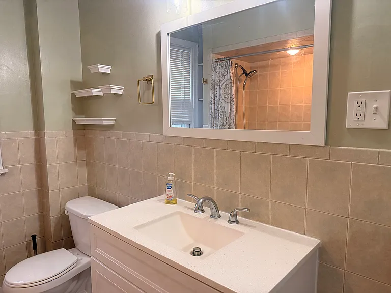 45 Welles St — Photo 23