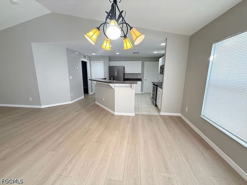 3 bed, 2.0 bath, 1418 sqft, $1,650 — Photo 3