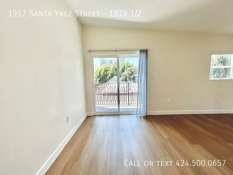 1917 Santa Ynez St #1919-1/2 — Photo 21
