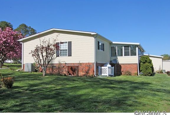 4th image of 79 Stephanie Ln