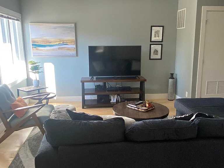 721 E North St #2C — Photo 9