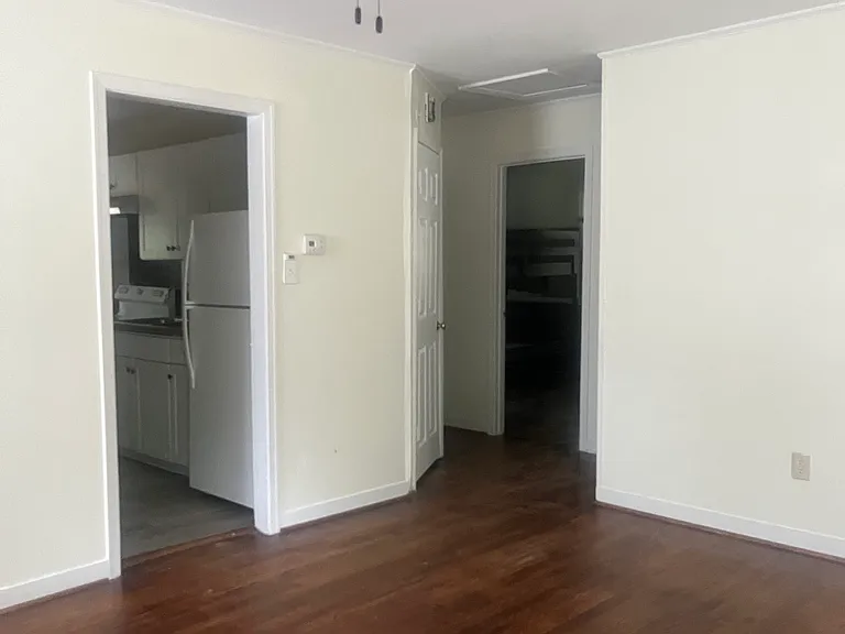 1204 Rosewood St — Photo 5