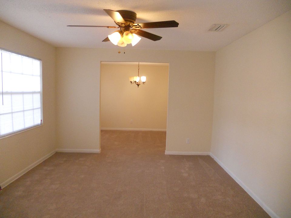 1st image of 571 Coppitt Dr E