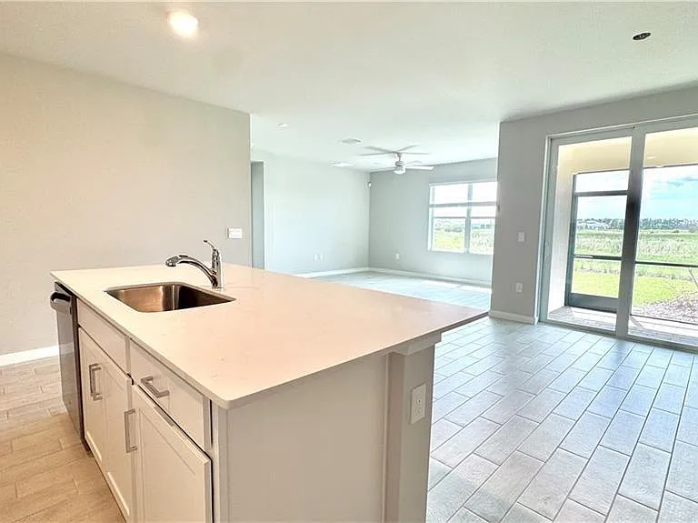17710 Shade Tree Loop — Photo 4