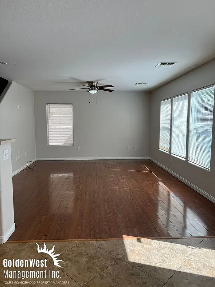 3 bed, 2.5 bath, 1751 sqft, $1,995 — Photo 2