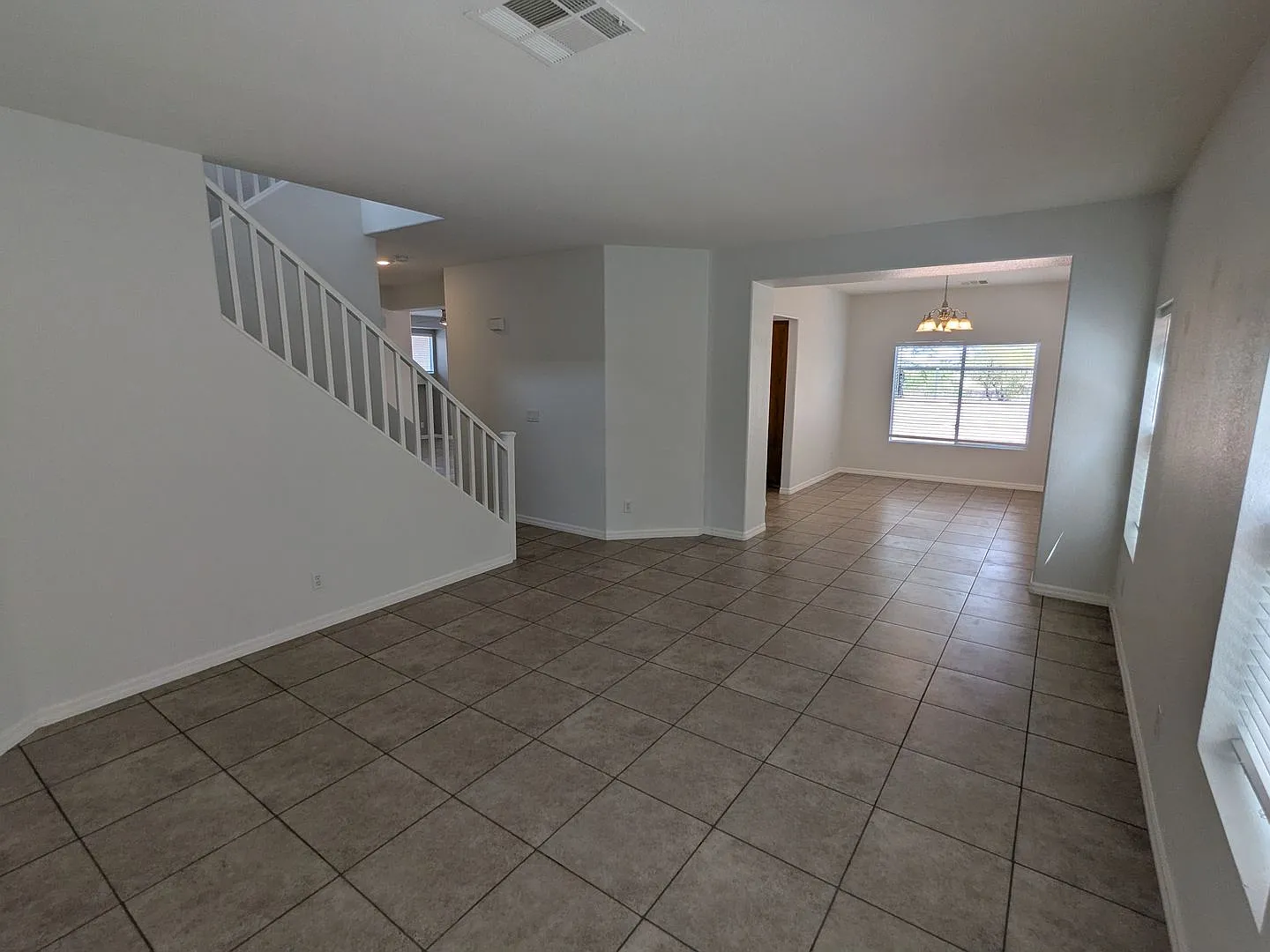 Beautiful 5 Bedroom Summerlin Home with Loft, Balcony & Mountain Views — Photo 2