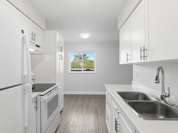 University Tower Apartments, 2255 University Ave W #201, Windsor, ON N9B 1E6