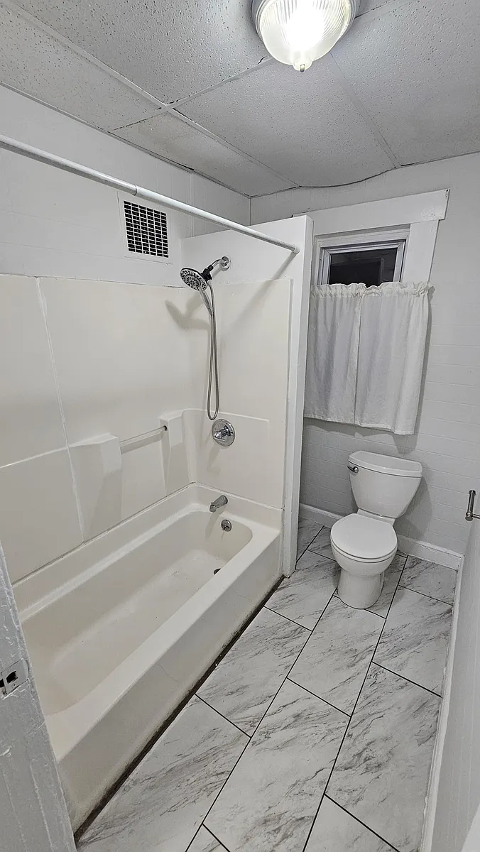 Building Photo - 587 Winchester Ave #2