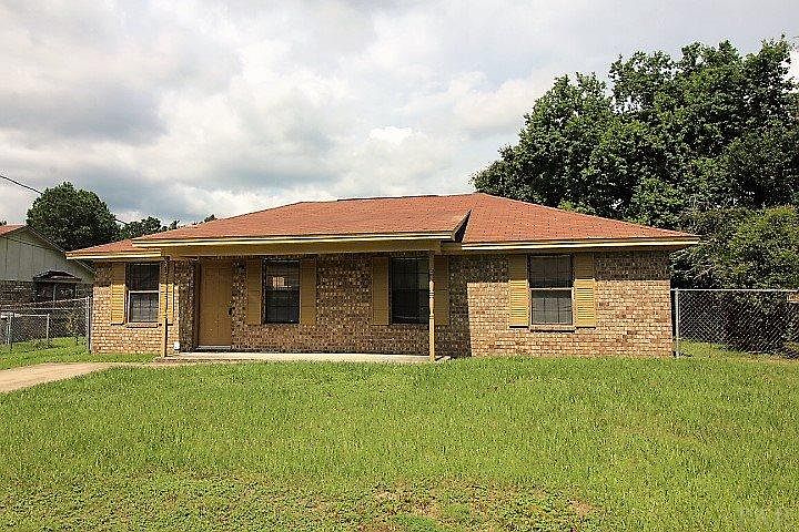 1st image of 821 Amberwood Dr