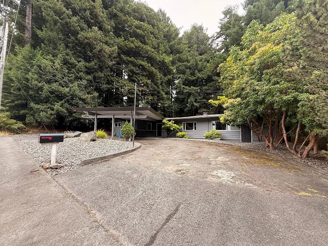 4 bed, 2099 sqft, $2,100 — Photo 1