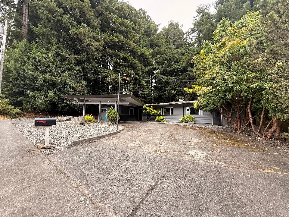 2898 Moore Ave