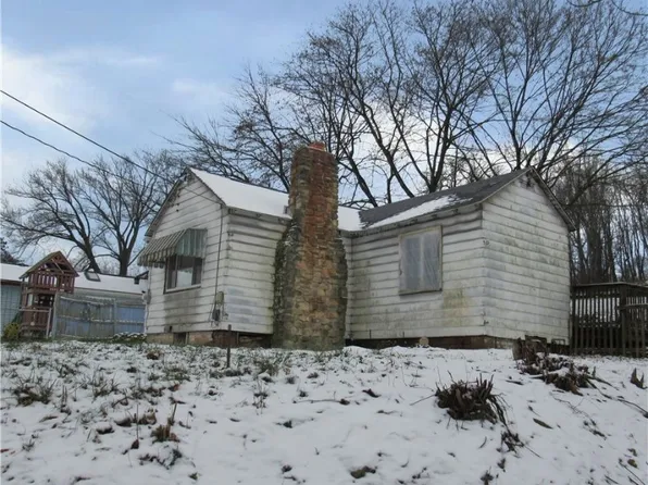 105 McIntyre Ln, Freeport, PA 16229