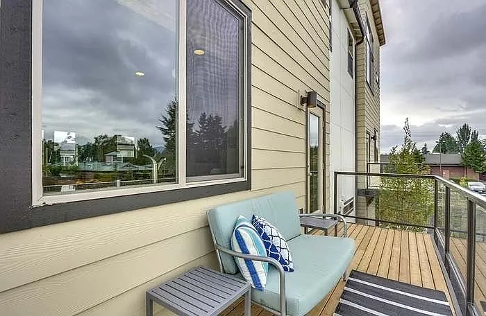 302 Chelan Ave NE — Photo 9