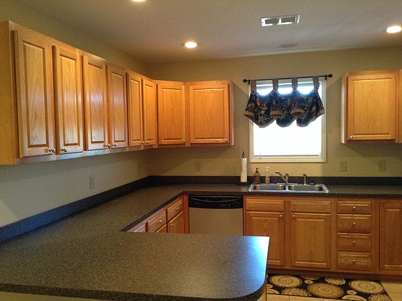 3rd image of 1476 Manchester Dr