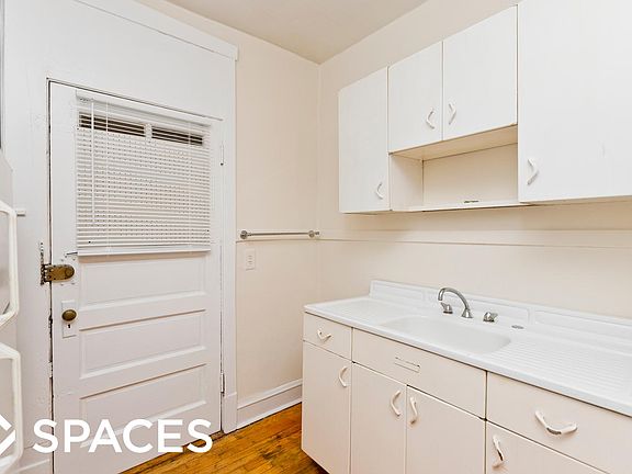 2nd image of 630 1/2 W Arlington Pl APT 7