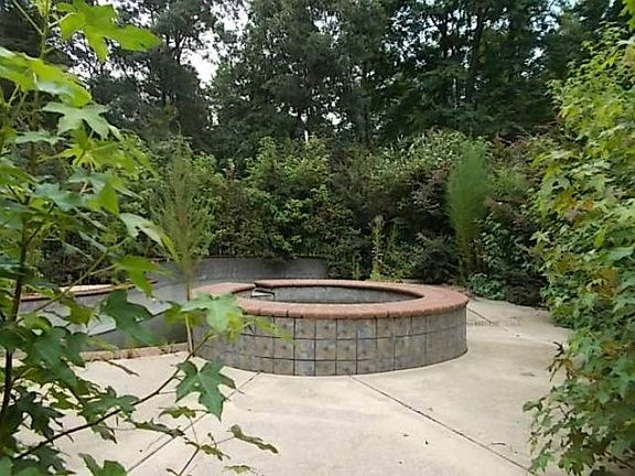 Gated Pool & Hot tub