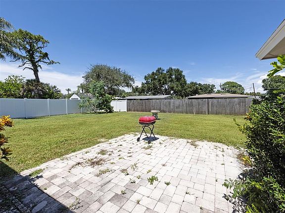 4th image of 2161 INNER CASS CIRCLE