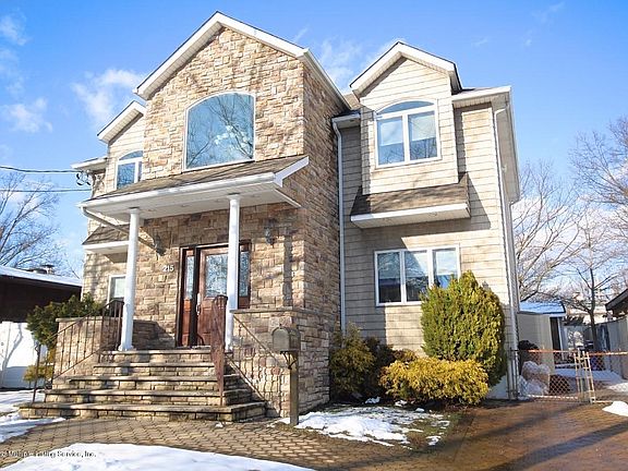 2nd image of 215 Thornycroft Ave