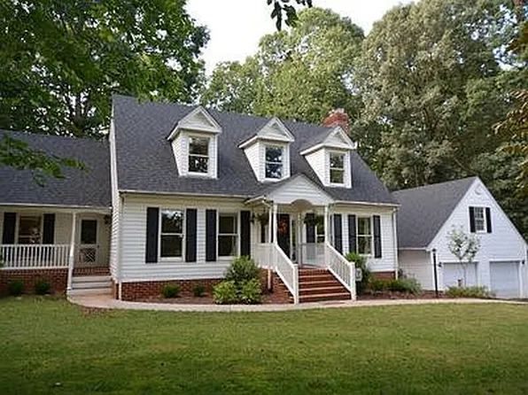711 Lake Vista Dr, Forest, VA 24551